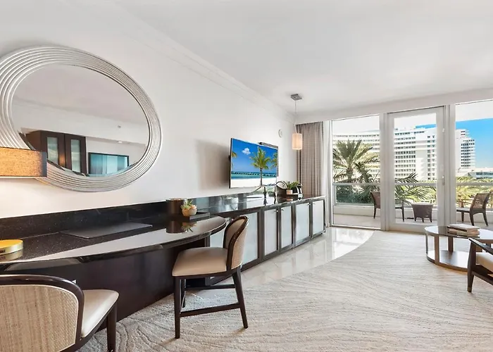Fontainebleau Ocean View Private Studio -402